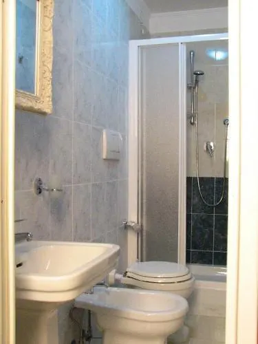Tucci'S Roma Guest House